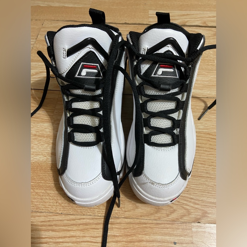 Black and White “FILA” Shoes (US Men’s Size 5)